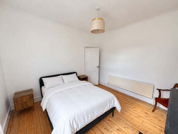 14 Frinton Rd E6 3HA