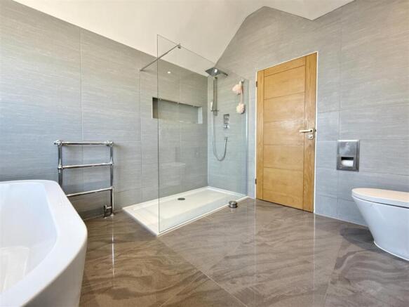 Family Bathroom.jpeg