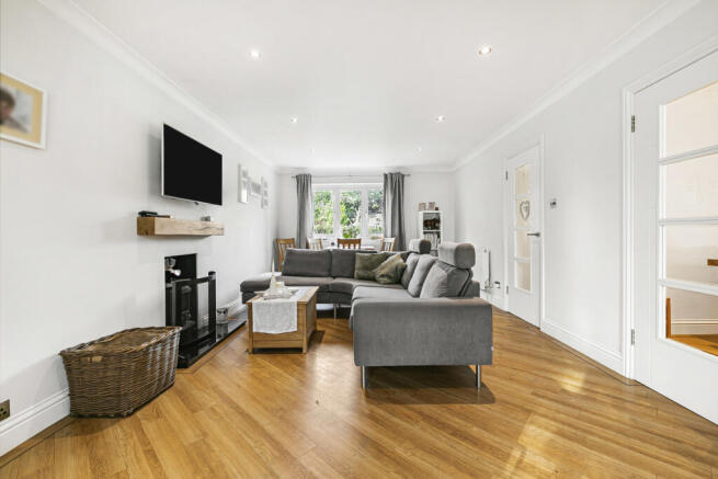 Oak Tree Drive, Englefield Green, Egham, Surrey, TW20 photo 4