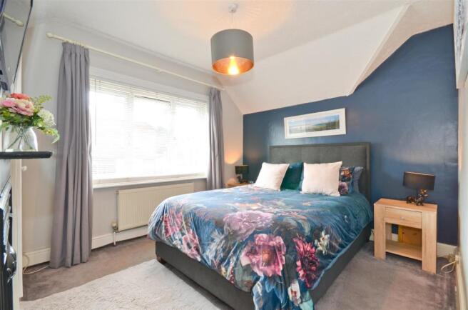 Bedroom 1 (2).JPG