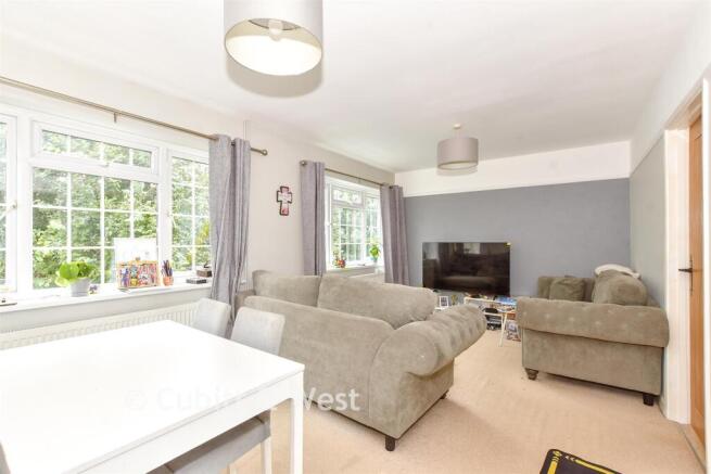Lounge/ Dining Area
