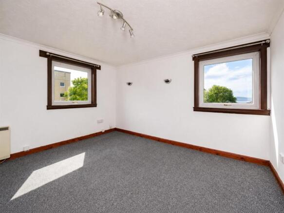 586 Charleston Drive Dundee-4.jpg