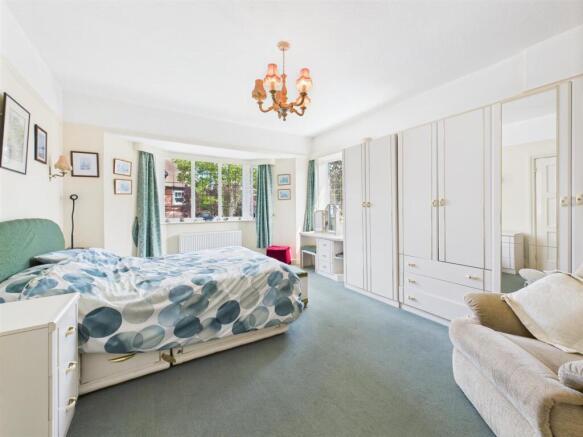 3 bed Flat for sale Image 6