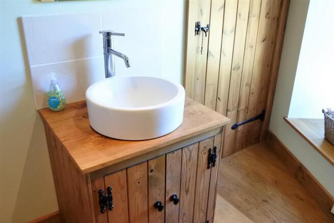 EN SUITE SHOWER ROOM