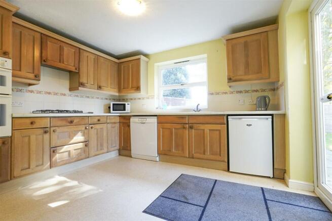 4 bed Detached for sale Image 12