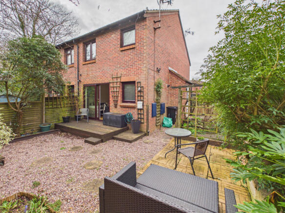 1 bed end of terraced house for sale Larks Meade,