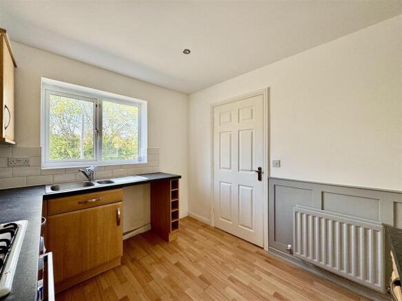3 bed Terraced for sale Image 8