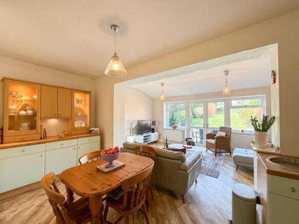 3 bed Semi-Detached for sale Image 8