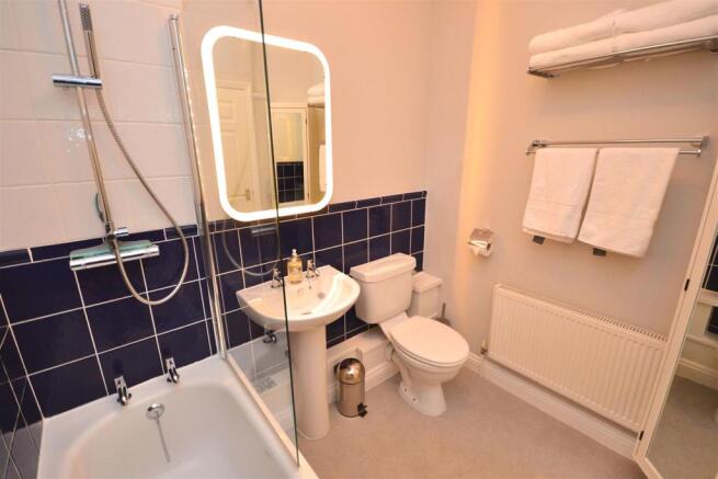 Bathroom (15).jpg