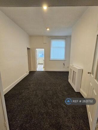 2 bed Terraced to rent Image 5