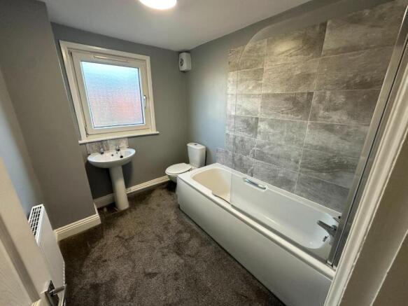 2 bed Terraced to rent Image 7