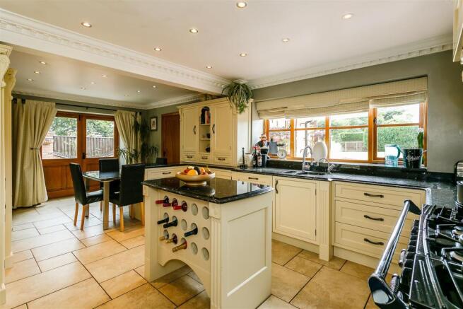 8300160-interior32.jpg