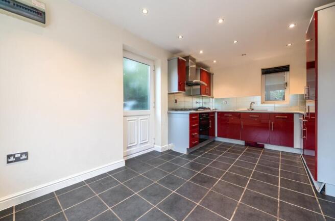 1353299-7-68c21b6f548a4