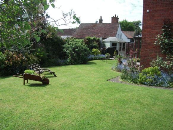 Sunny garden w...