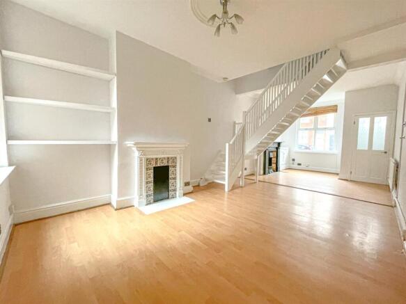 OPEN PLAN LOUNGE / DINER