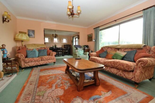 lounge 1.JPG