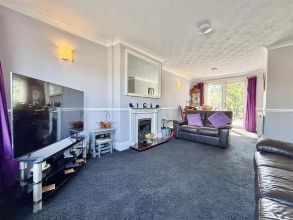 3 bed Semi-Detached for sale Image 8