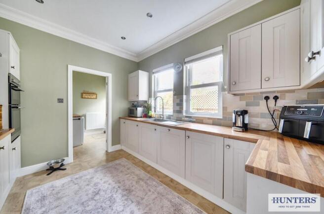 3 bed House for sale Image 4