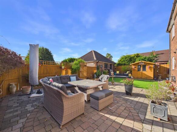 5 bed Detached for sale Image 4