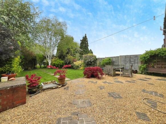bc83b86b-patio.jpg