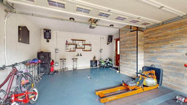 DOUBLE GARAGE