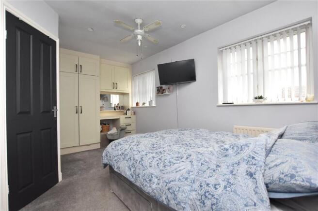 4 bed Detached for sale Image 10