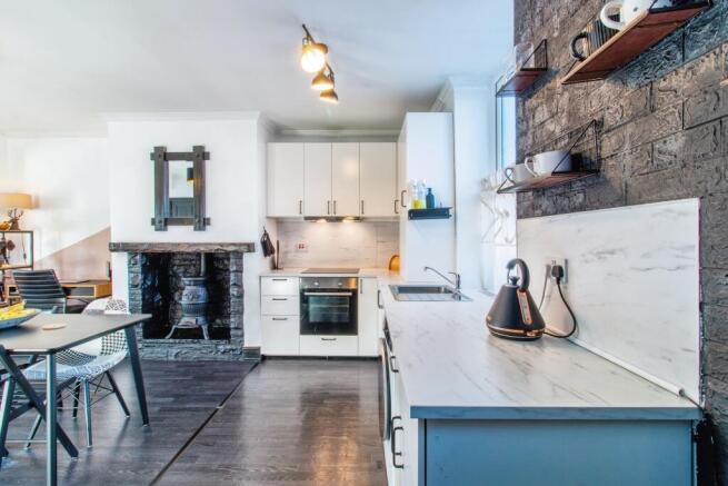 Lounge / Kitchen