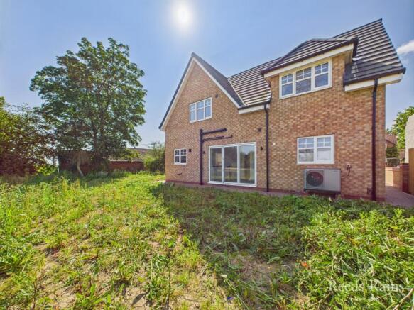 4 bed Detached for sale Image 5