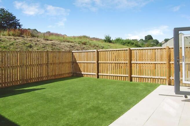 4 bed Terraced to rent Image 6