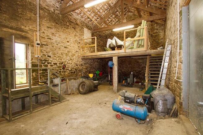 Stone barn 1