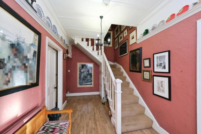5 bed Semi-Detached for sale Image 8