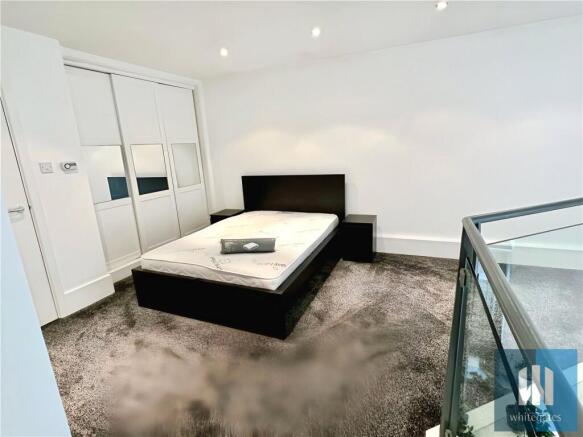 2 bed Penthouse to rent Image 4