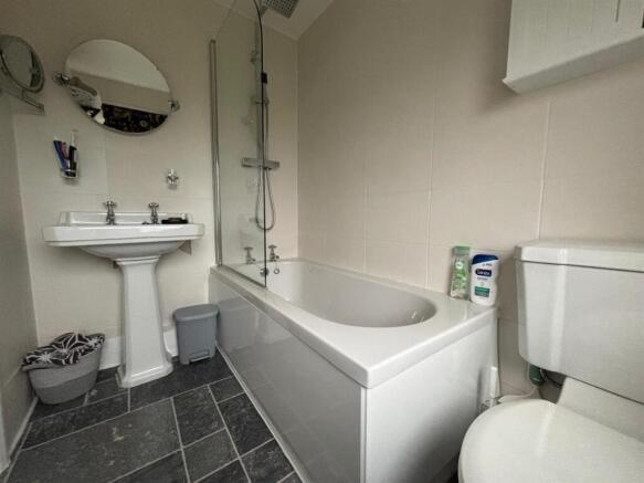 2 bed House for sale Image 12