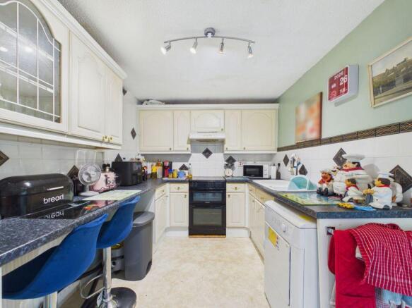 28 Bracken Close, Whitby photo 3