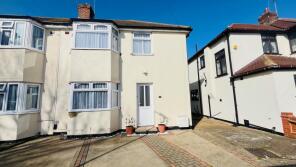 33, Eyhurst Avenue, Hornchurch RM12 4RB
