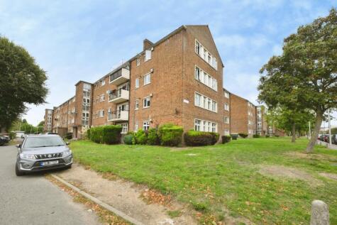 Broomhill Road, Woodford Green, IG8