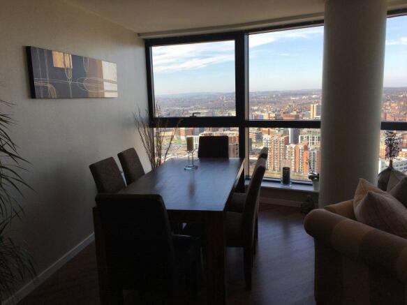 2 bed Flat to rent Image 5