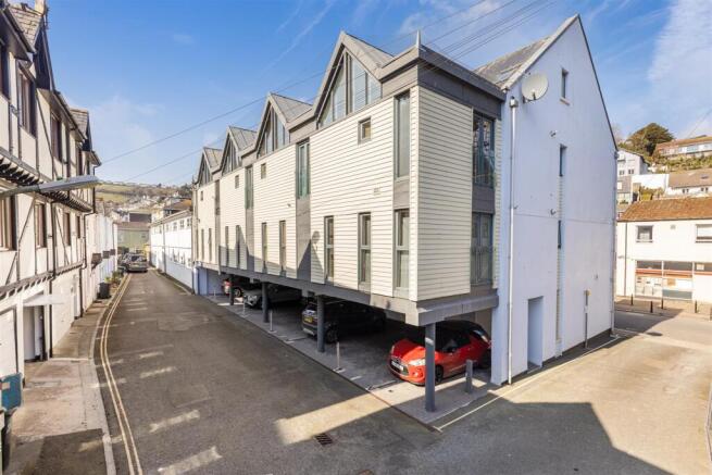 A01 - 4 Westwater Court, Dartmouth, Victoria Road 