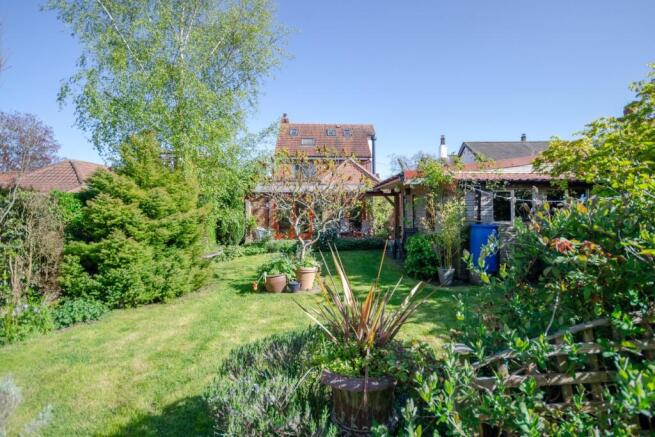 4 bed Detached for sale Image 6
