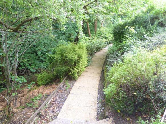 WALKWAY TO STREAM