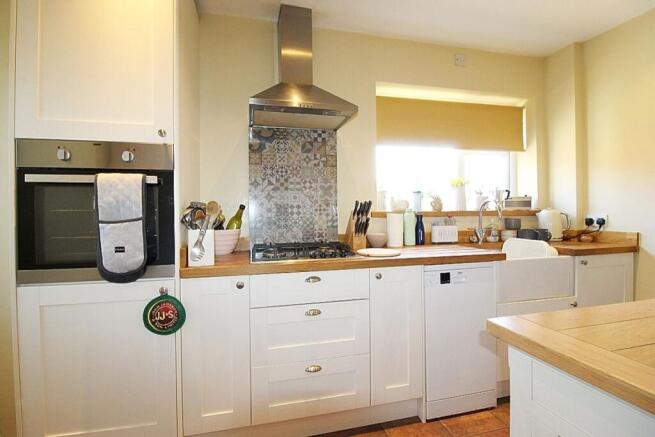 3 bed Semi-Detached for sale Image 10