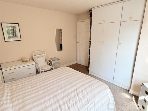 3 bed Semi-Detached for sale Image 12
