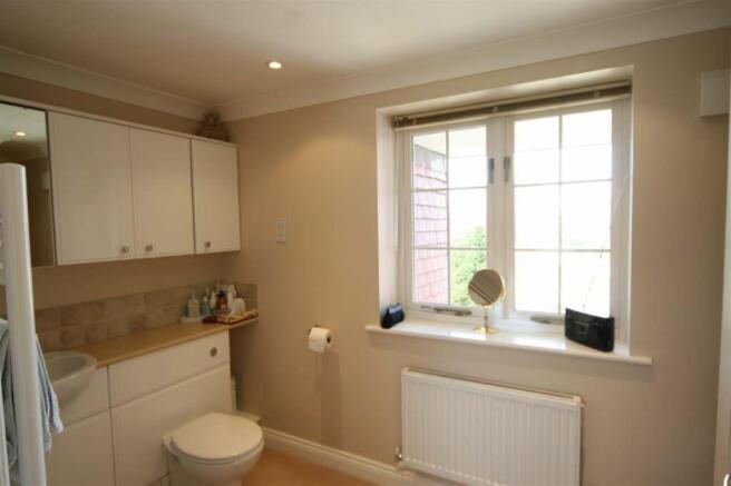 EN-SUITE SHOWER ROOM