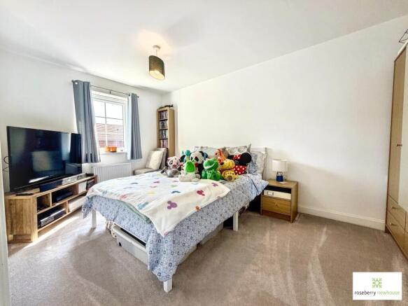 4 bed Semi-Detached for sale Image 11