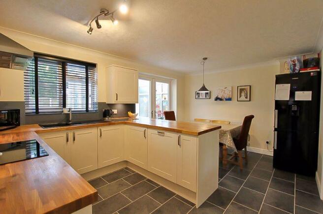 KITCHEN/DINER