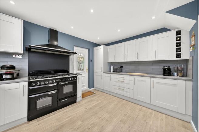 3 bed Detached for sale Image 2