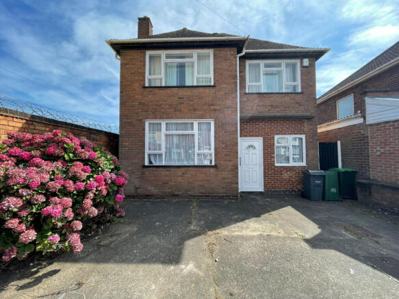 4 Bedroom Detached House TO LET