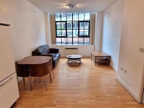 Lounge/Dining