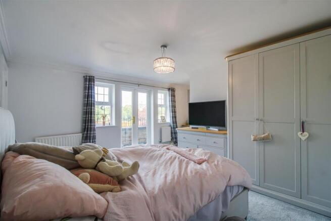 6 bed Detached for sale Image 7