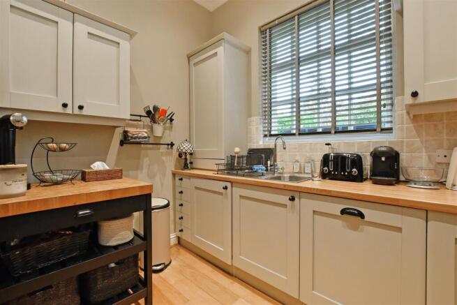 3 bed Detached for sale Image 10